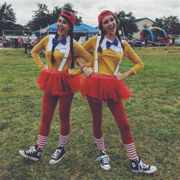 10 cute fall pic ideas for you and your BFF