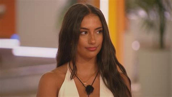 Gabby Jeffery Love Island Age, Height, Wikipedia, Instagram