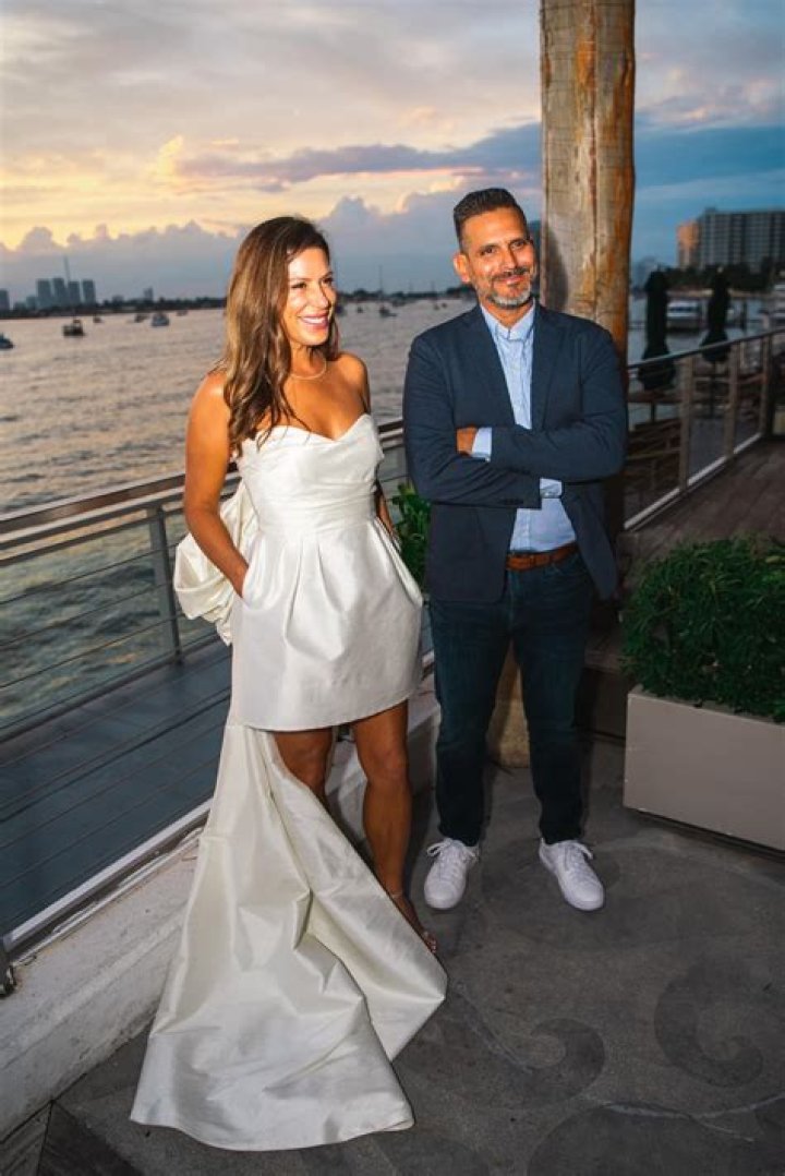 Is QVC Elise Ivy Married? Her Age, Net Worth, Family & Facts