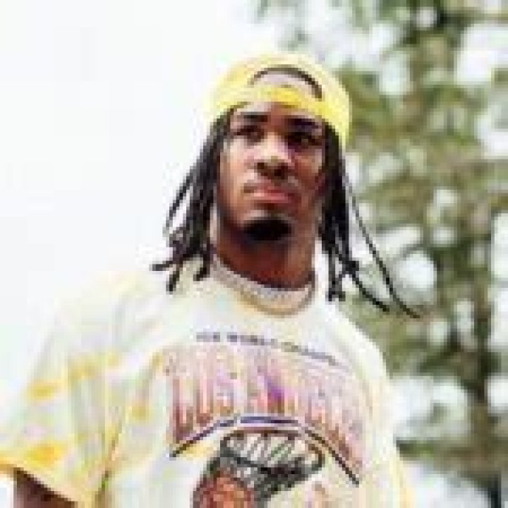 Jaylen Waddle Parents, Girlfriend, Family, Wiki & Facts