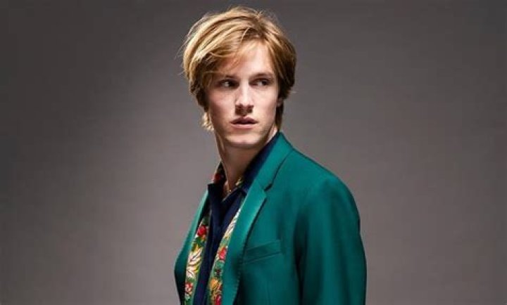 Know About Louis Hofmann; Instagram, Height, Dark, Age, Movies, Dating