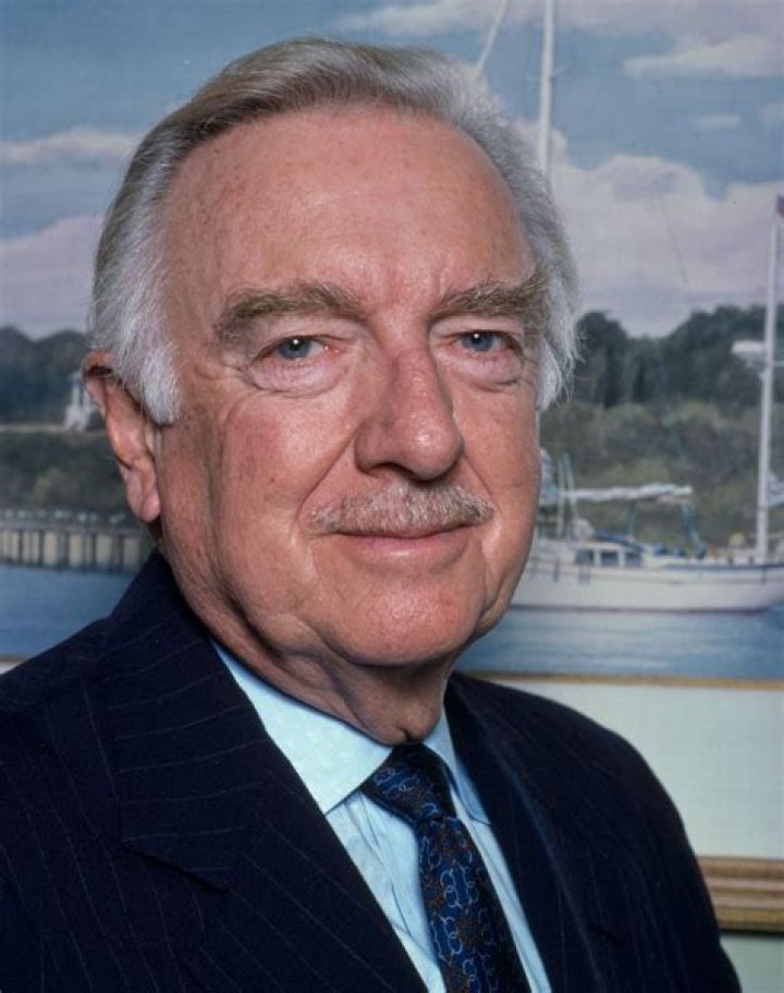 Walter Cronkite Biography, Wiki, Net Worth, Cause Of Death, Facts